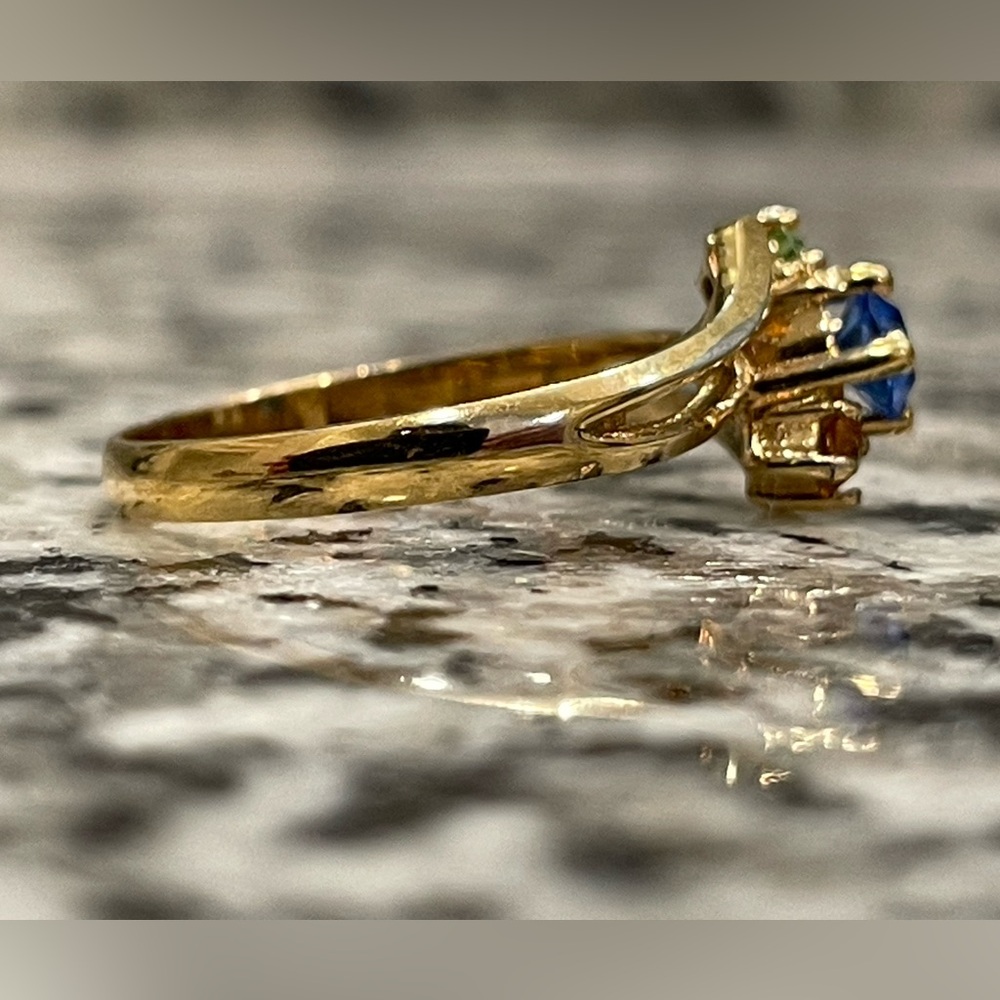 Vintage Style Gold tone 3 Stone Ring Blue Green Yellow Stones Sample Ring Sz 7 - Picture 8 of 12